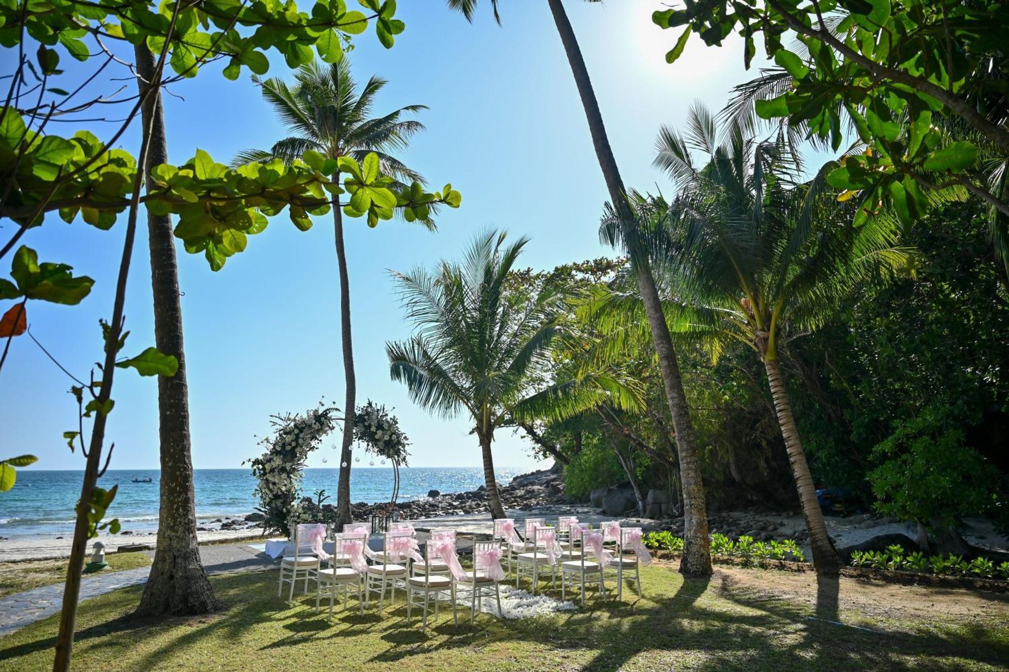 Le Meridien Phuket Beach Resort - Карон Экстерьер фото